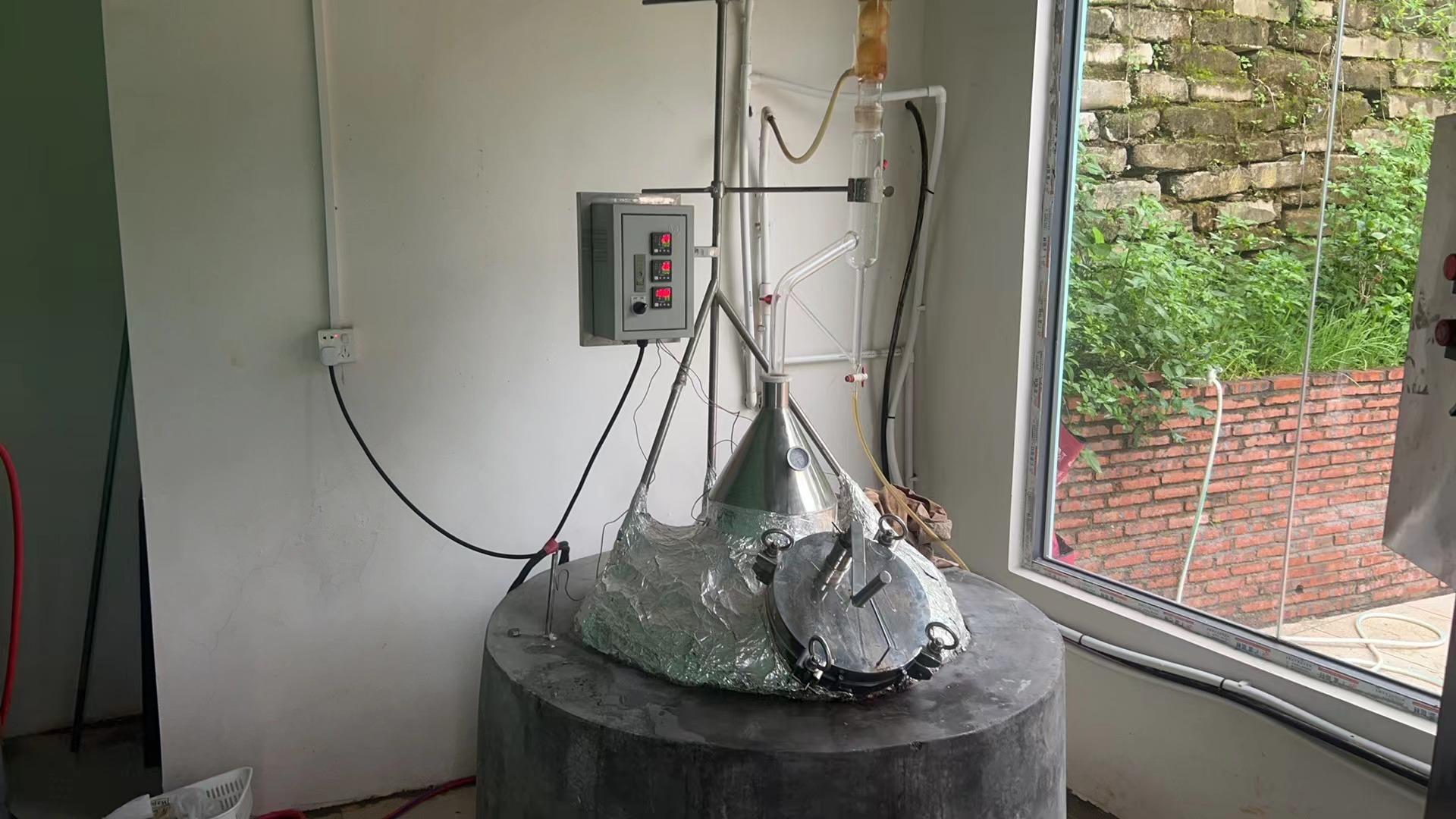 提煉精油設(shè)備